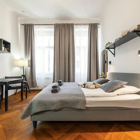 Awesome Stay Studios Прага Екстериор снимка