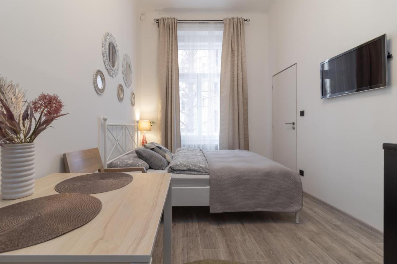 Awesome Stay Studios Прага Екстериор снимка