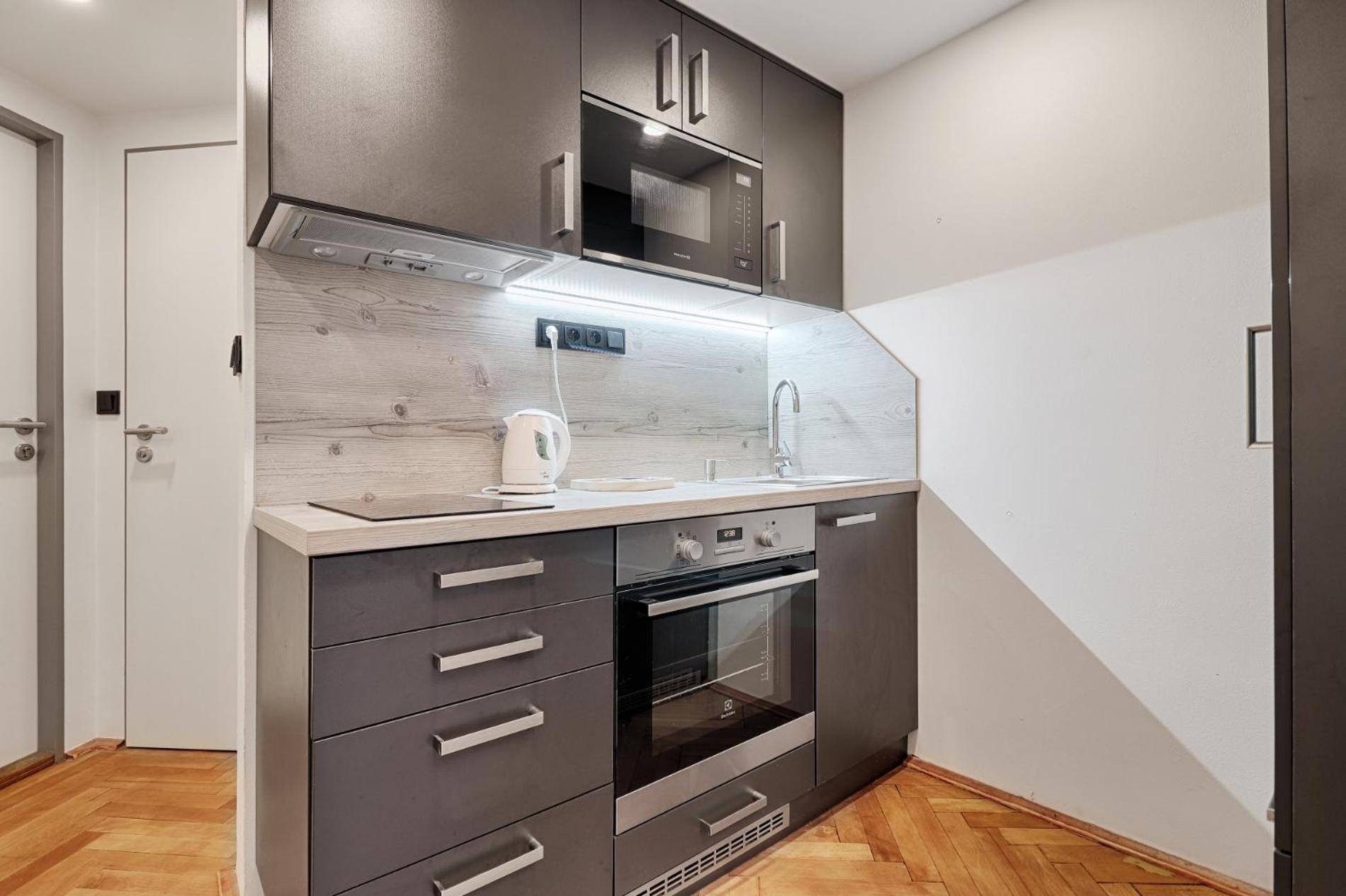 Awesome Stay Studios Прага Екстериор снимка